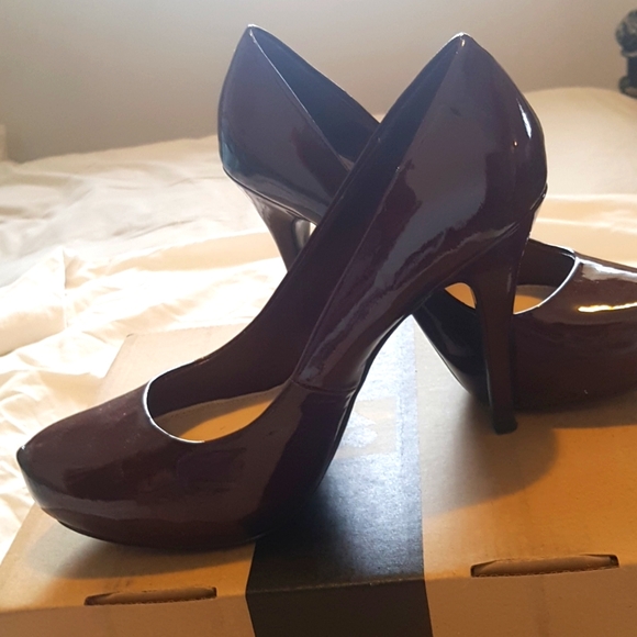 Shoes - Picture 2 of 5